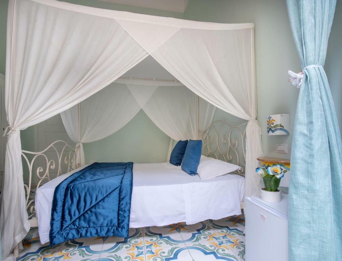 Regina Elena Bed and Breakfast Napels Buitenkant foto