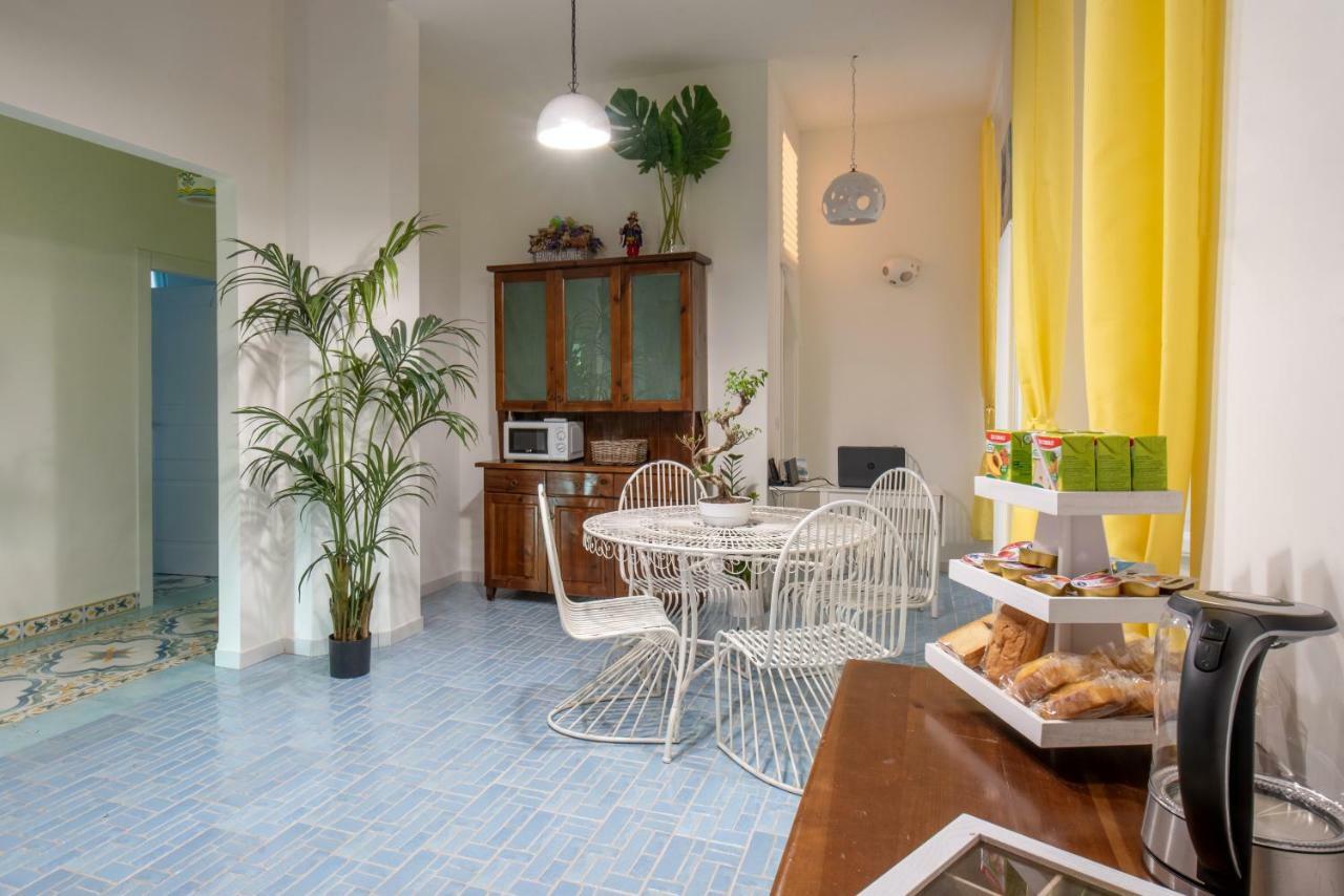 Regina Elena Bed and Breakfast Napels Buitenkant foto